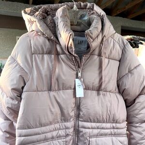 NWT Women’s Gap Pink Blush Lightweight Puffer
Cold control Max